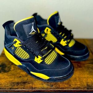 Air Jordan 4 retro Thunder